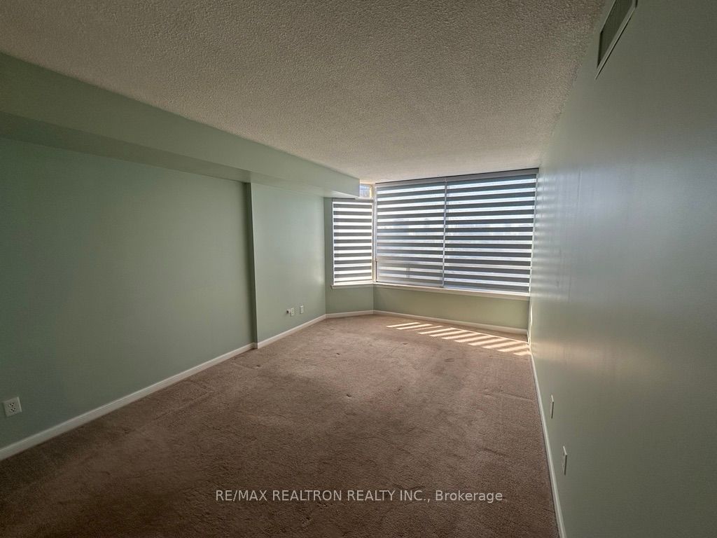 1121 Steeles Avenue W, #802