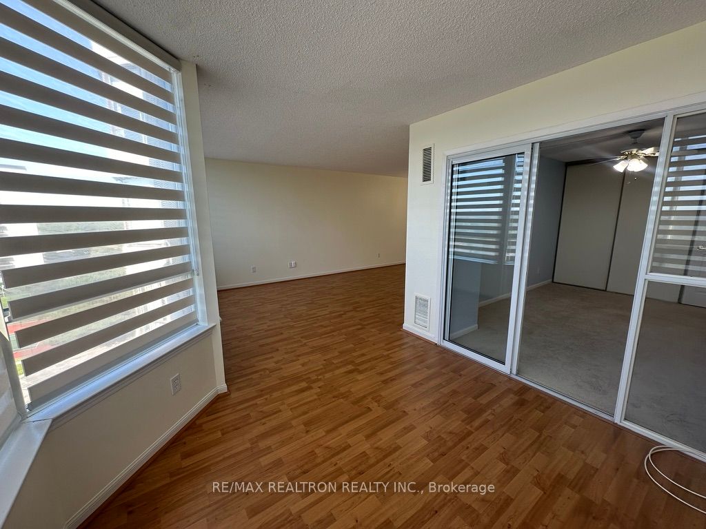 1121 Steeles Avenue W, #802
