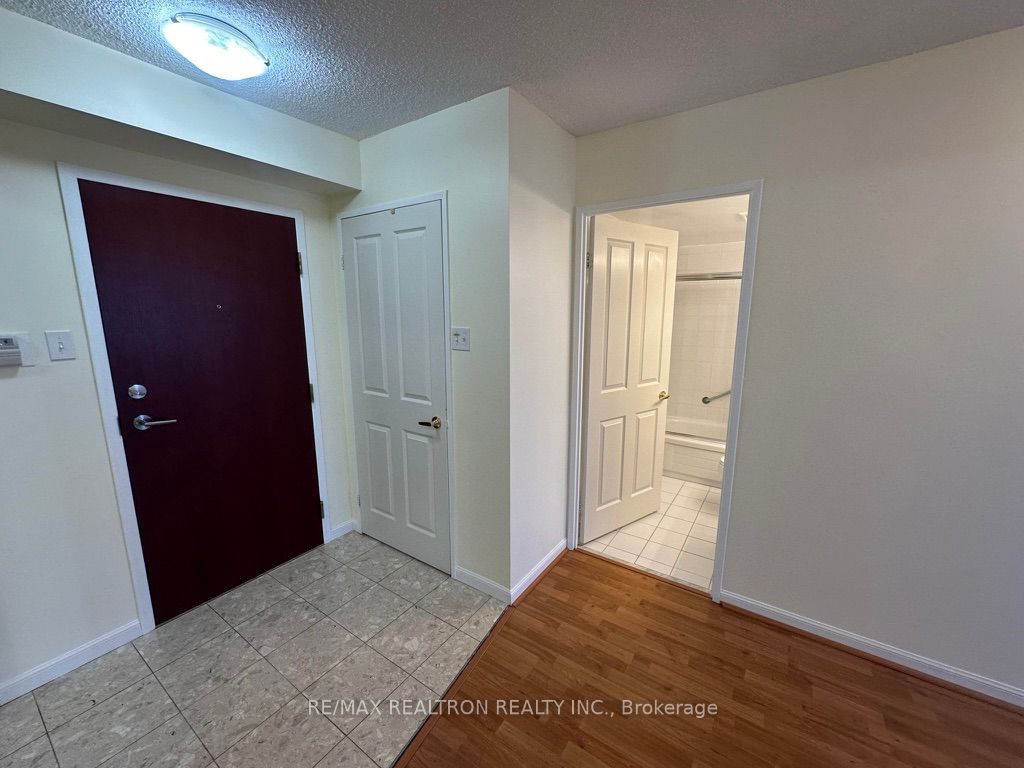 1121 Steeles Avenue W, #802