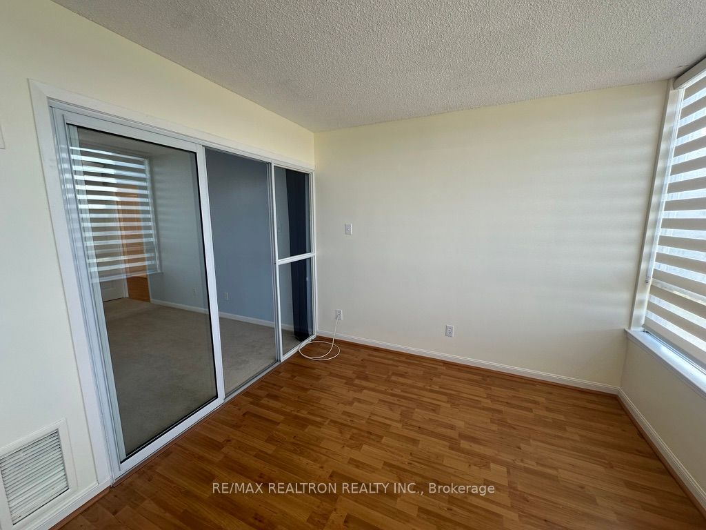 1121 Steeles Avenue W, #802