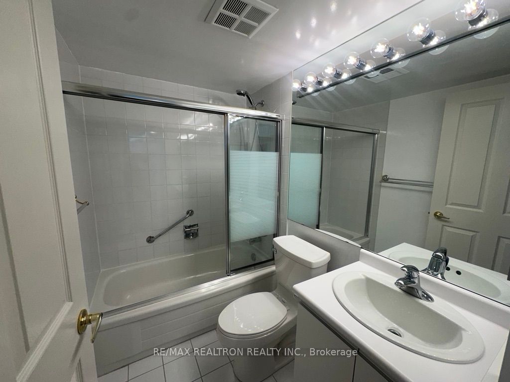 1121 Steeles Avenue W, #802