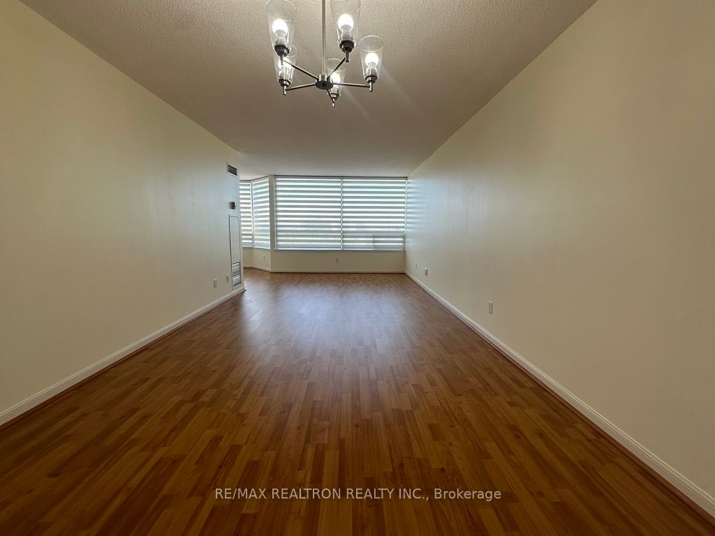 1121 Steeles Avenue W, #802