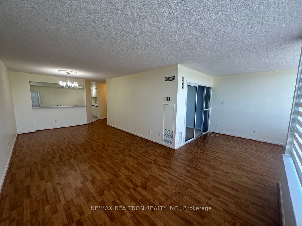 1121 Steeles Avenue W, #802