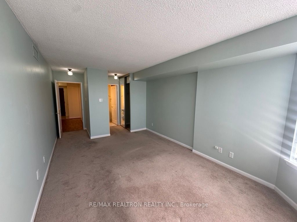 1121 Steeles Avenue W, #802