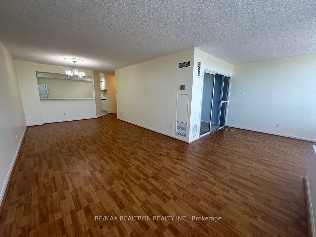 1121 Steeles Avenue W, #802