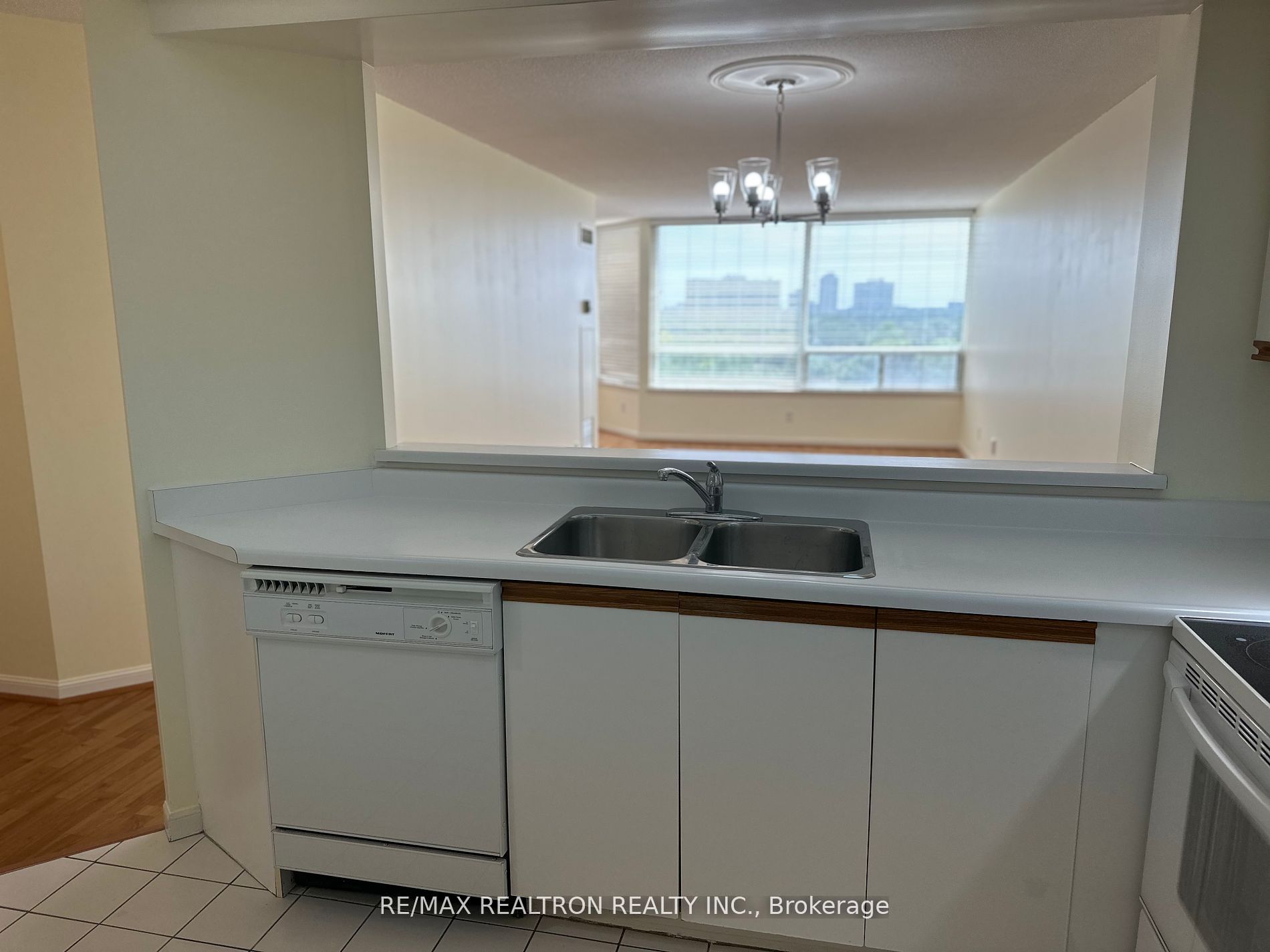 1121 Steeles Avenue W, #802