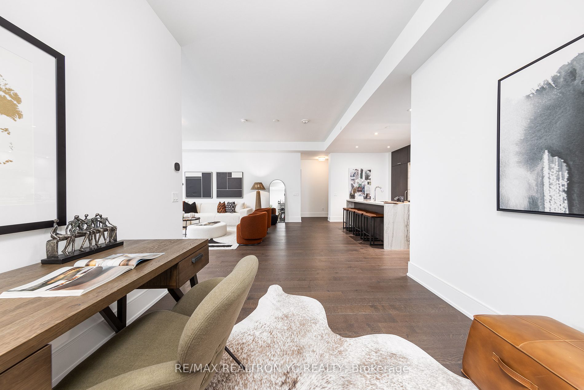 455 Wellington Street W #706