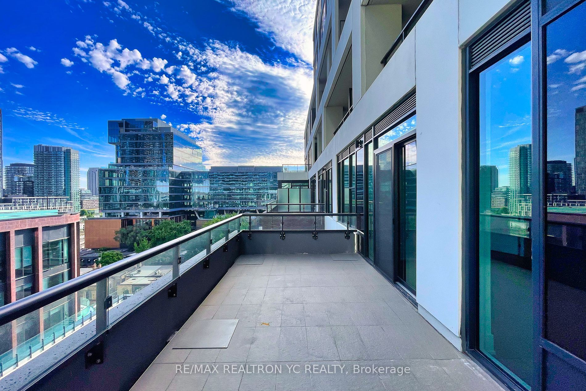 455 Wellington Street W #706