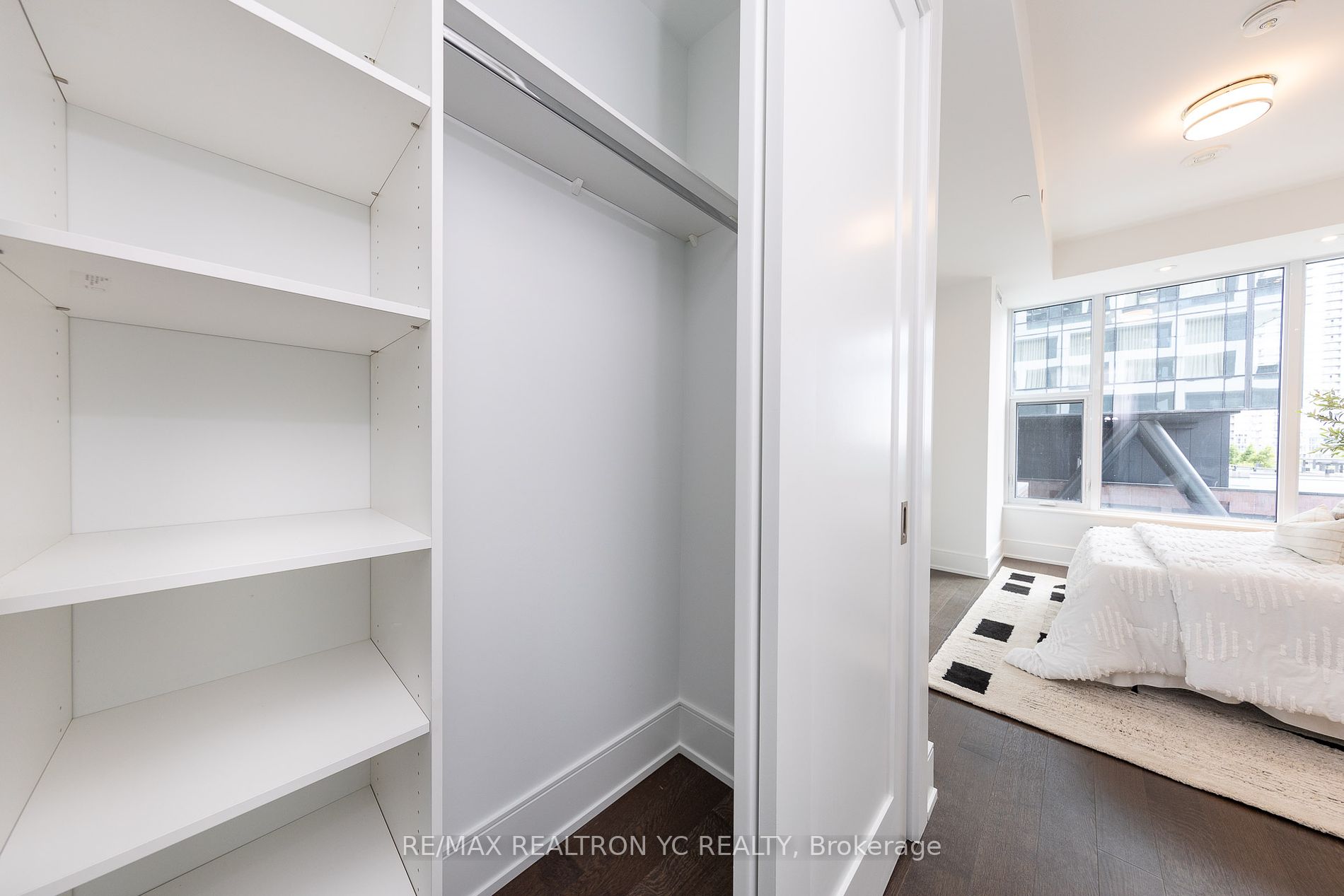 455 Wellington Street W #706