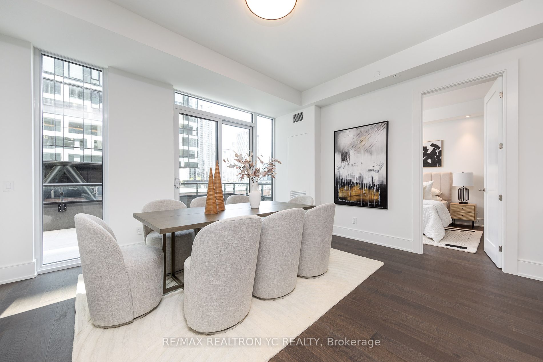 455 Wellington Street W #706