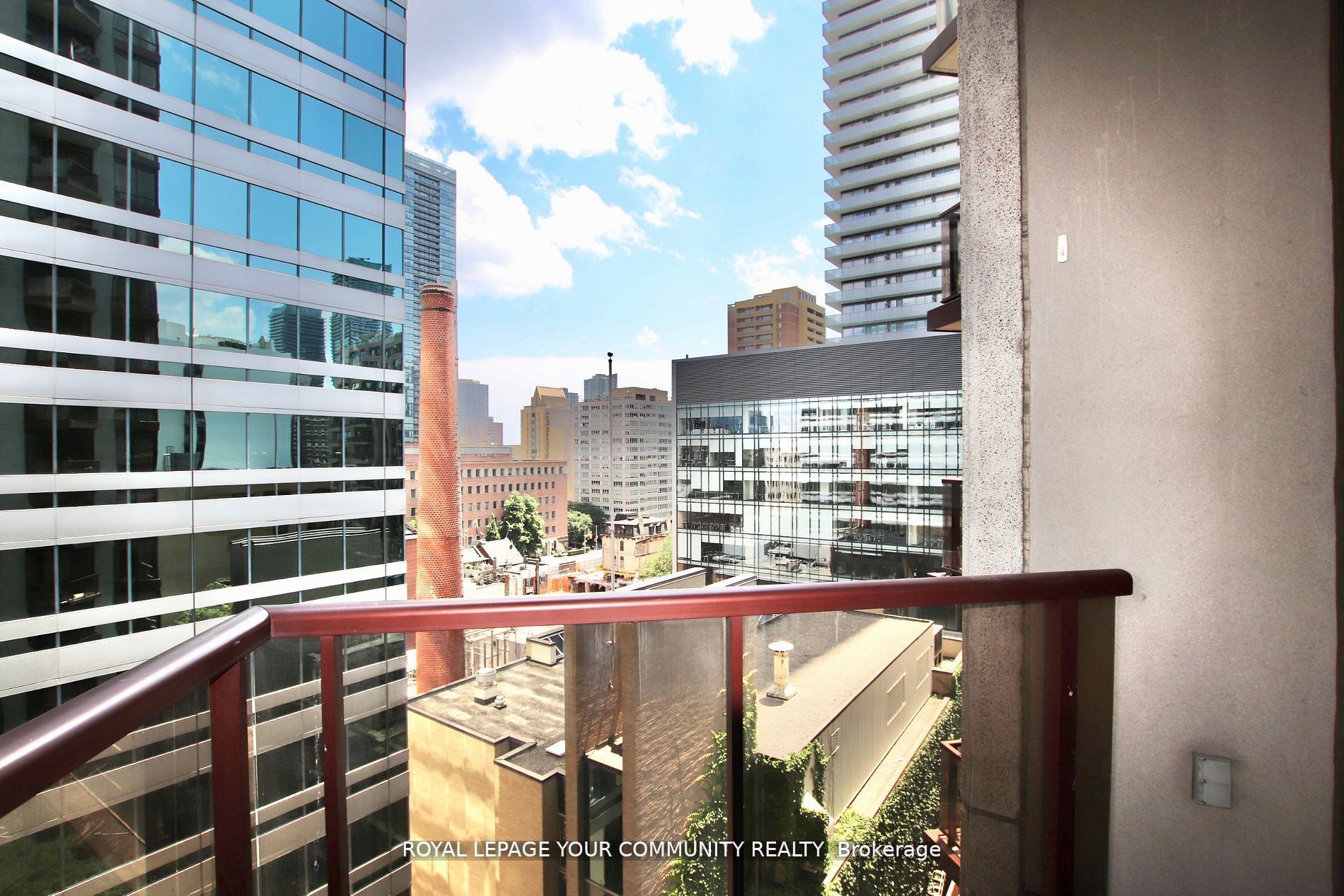 85 Bloor St E, #909