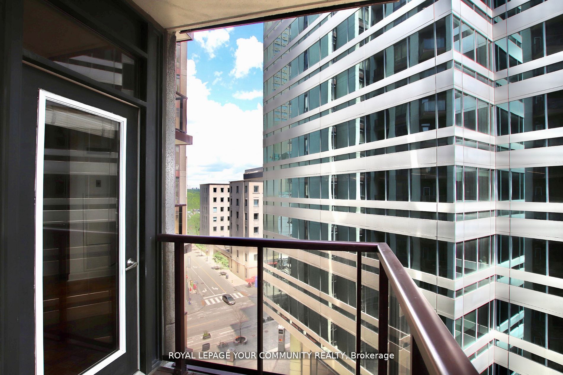 85 Bloor St E, #909