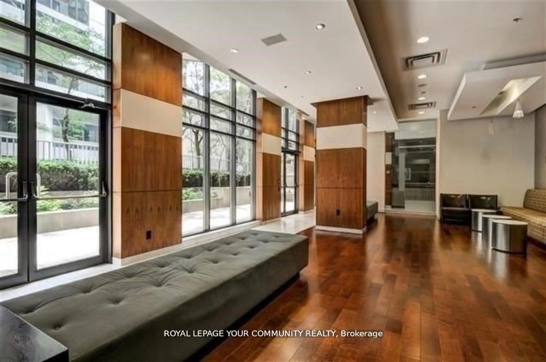 85 Bloor St E, #909
