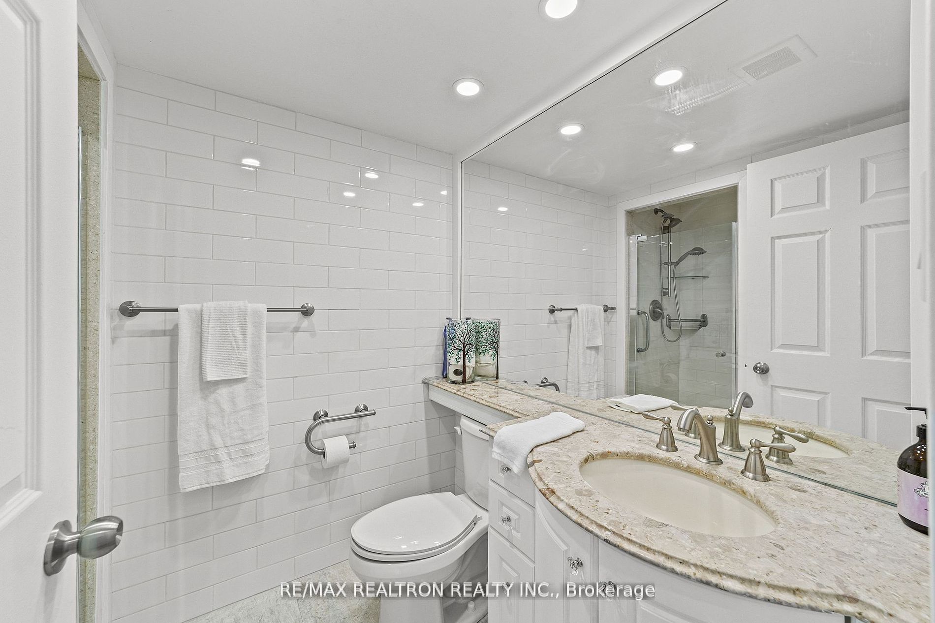 3000 Bathurst St, #706