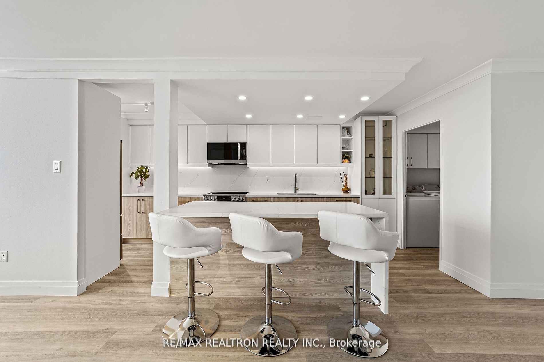 3000 Bathurst St, #706