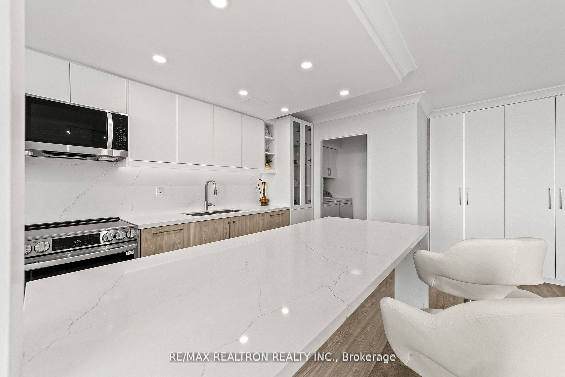 3000 Bathurst St, #706