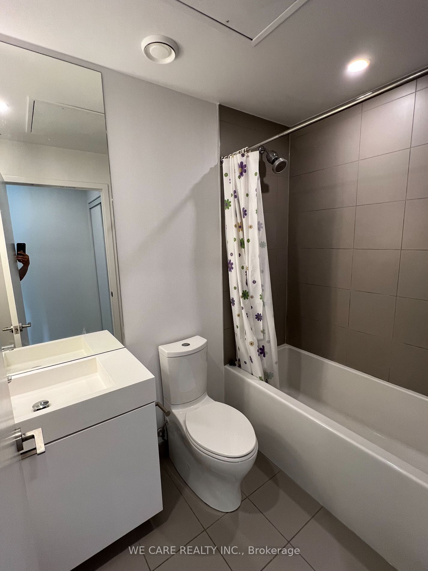 33 Helendale Avenue #2208