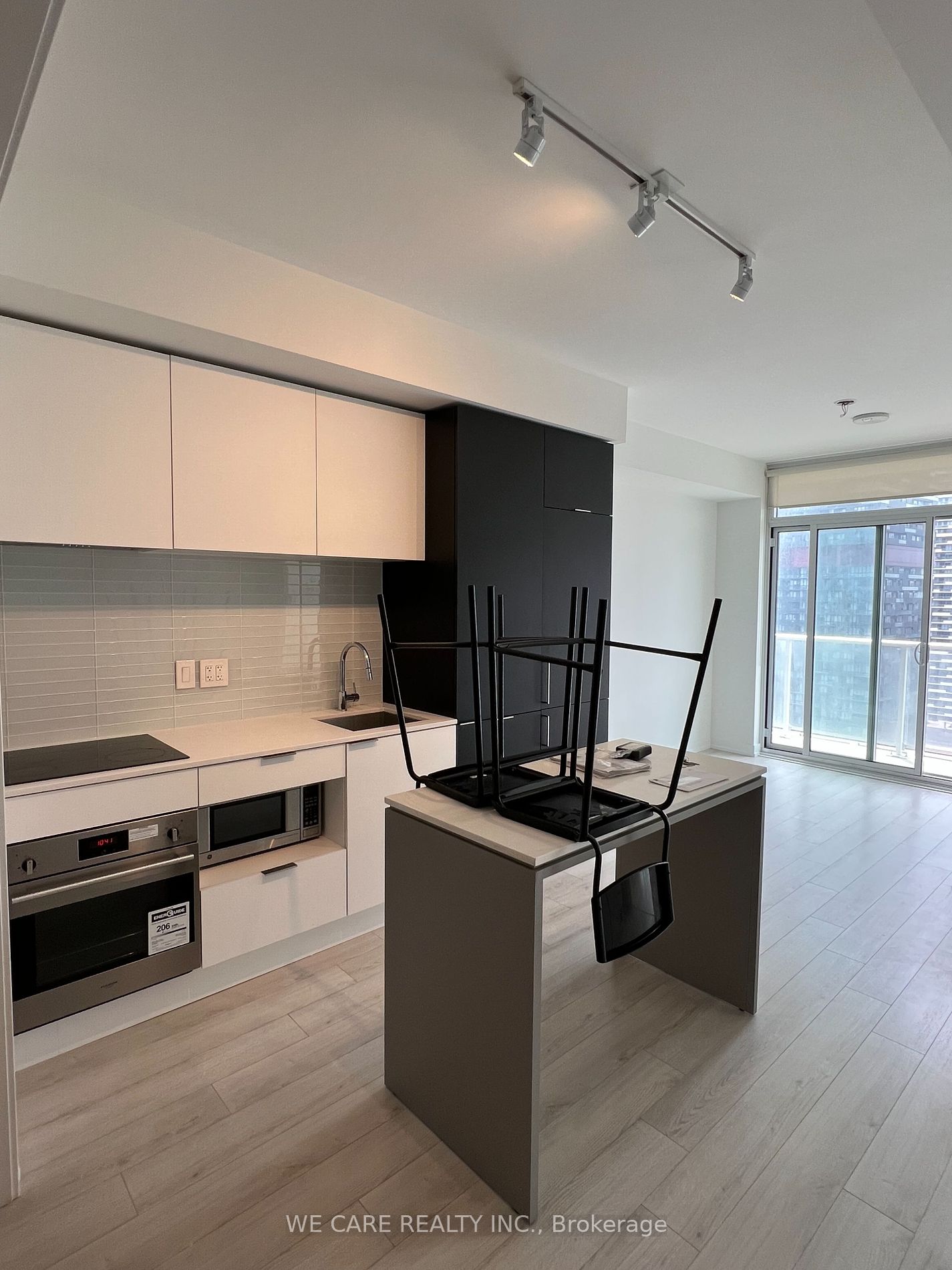 33 Helendale Avenue #2208