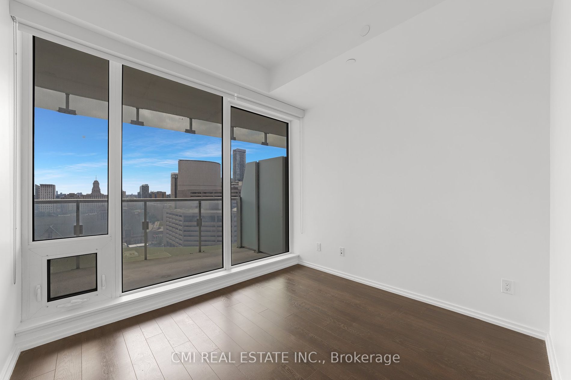 197 Yonge St, #1409