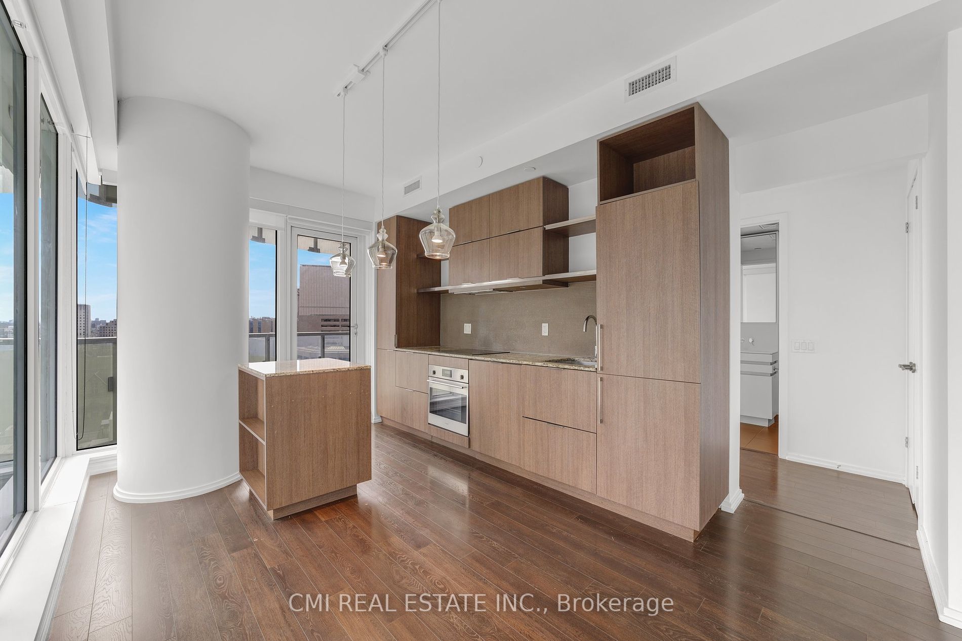 197 Yonge St, #1409
