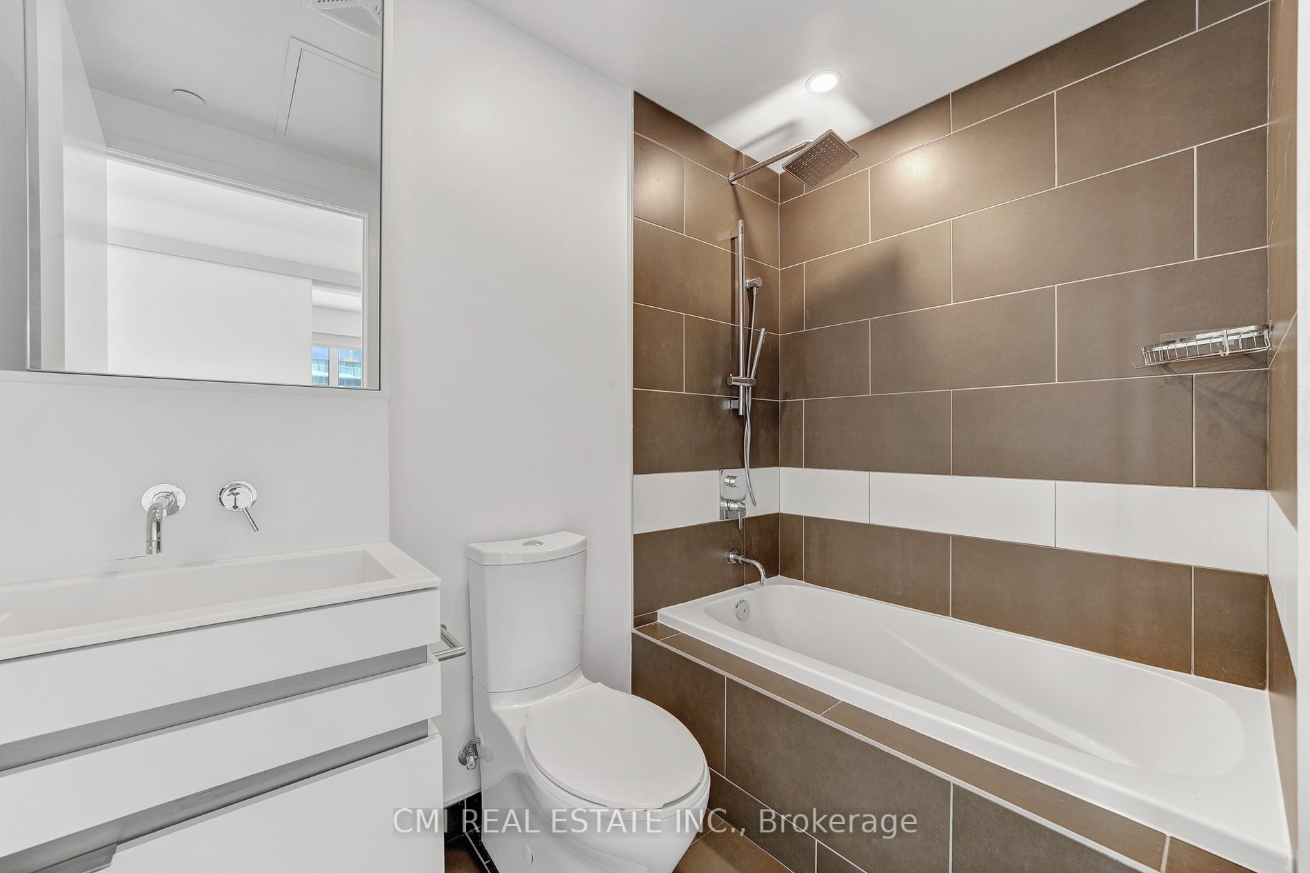 197 Yonge St, #1409