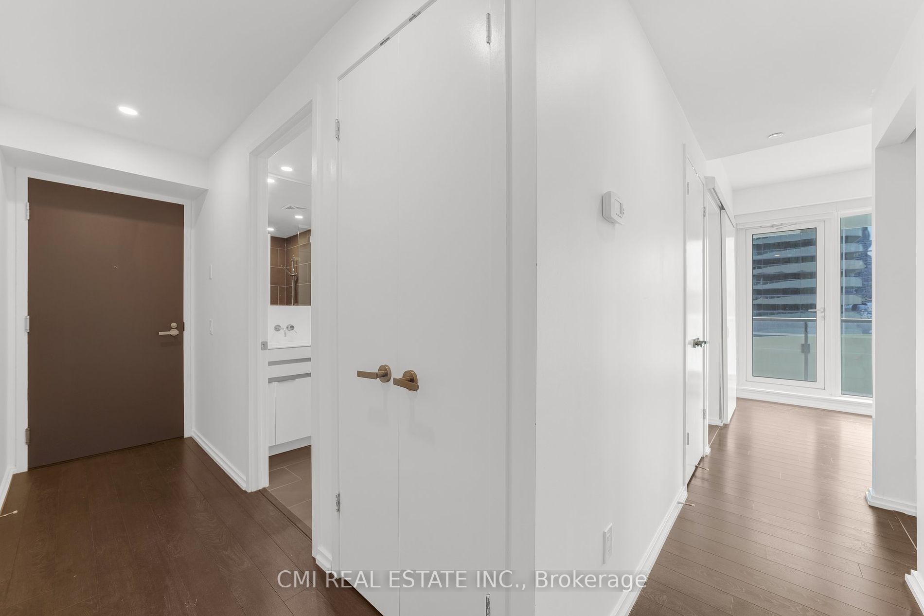 197 Yonge St, #1409