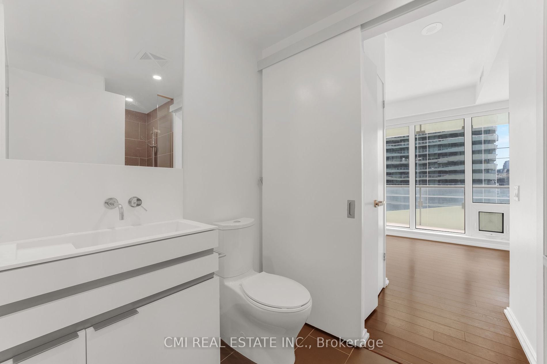 197 Yonge St, #1409