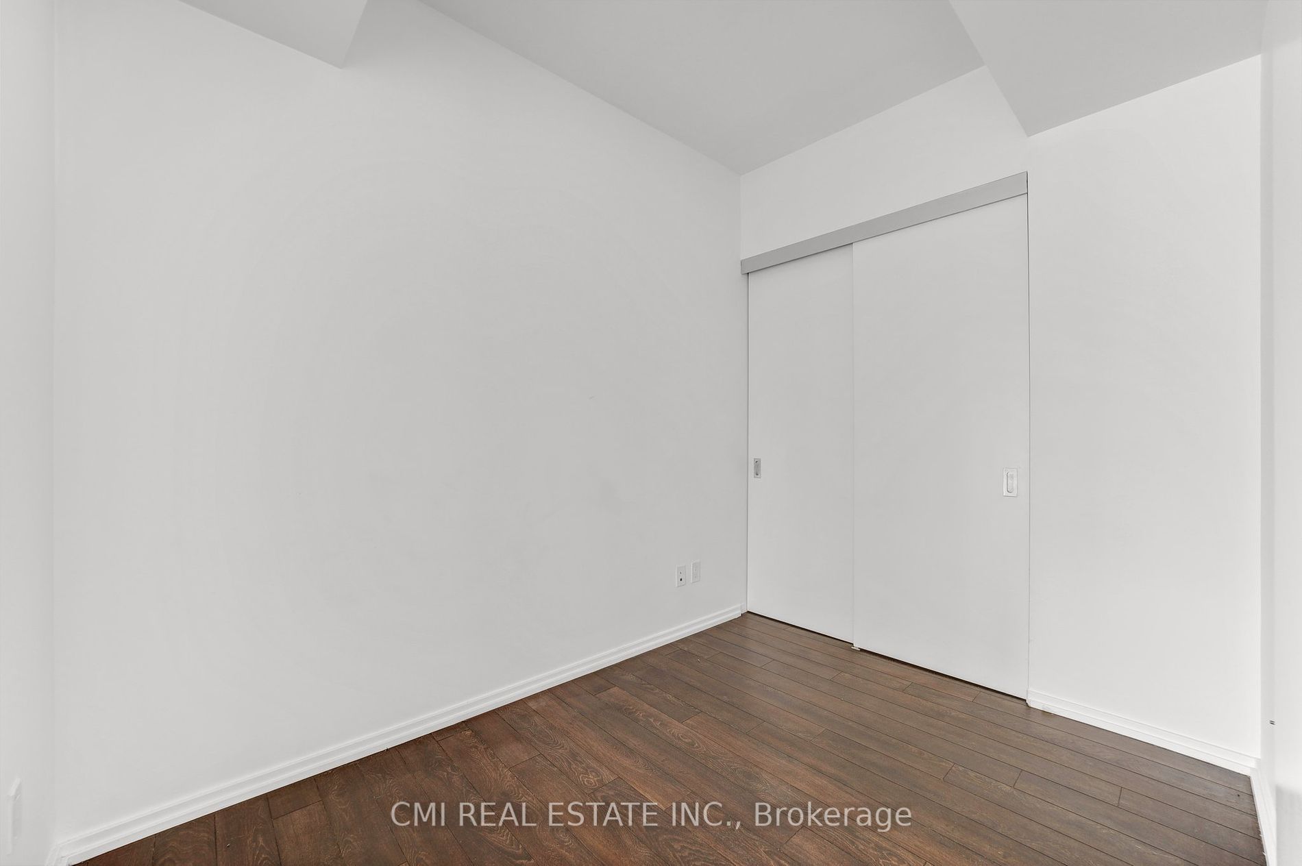 197 Yonge St, #1409