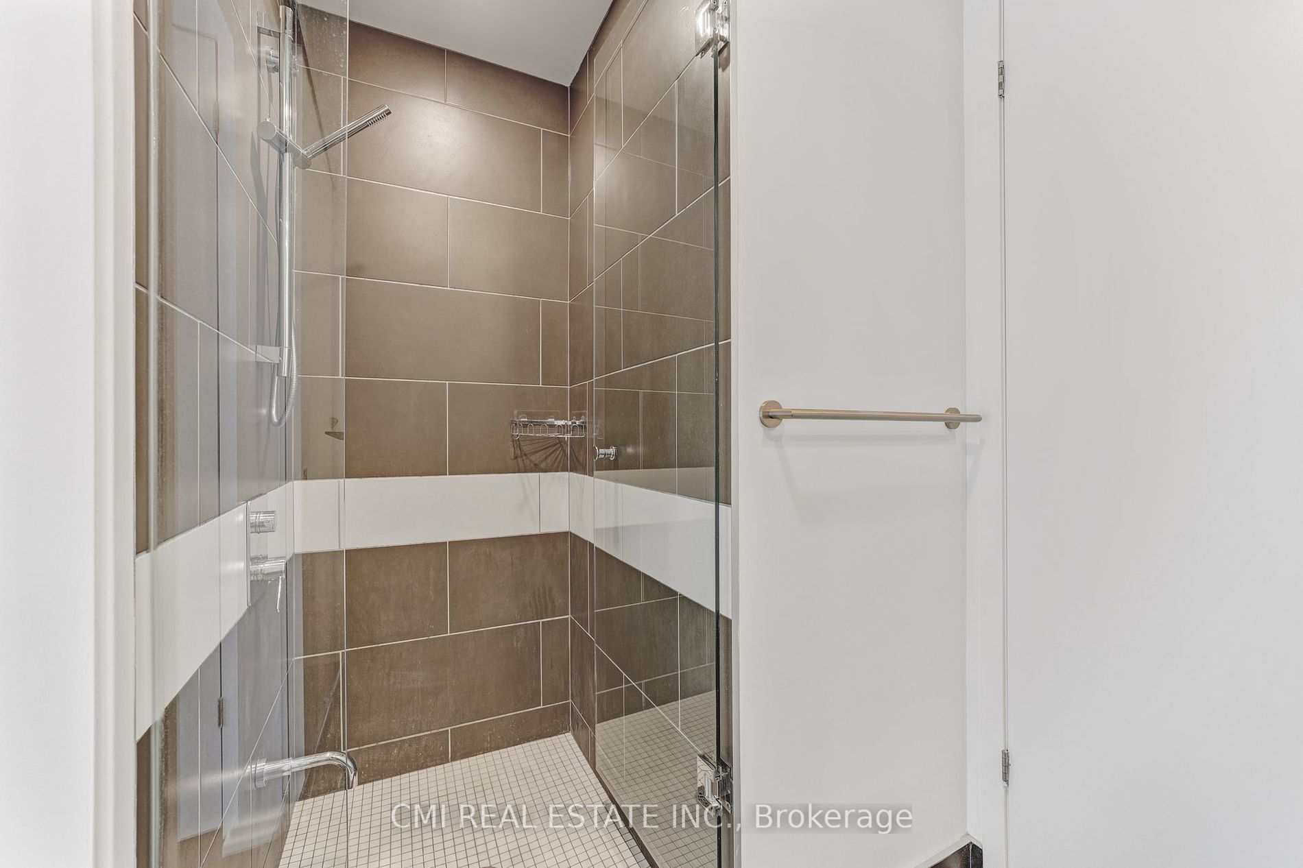 197 Yonge St, #1409