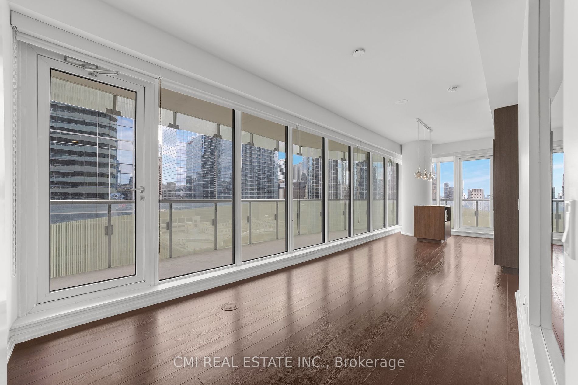197 Yonge St, #1409
