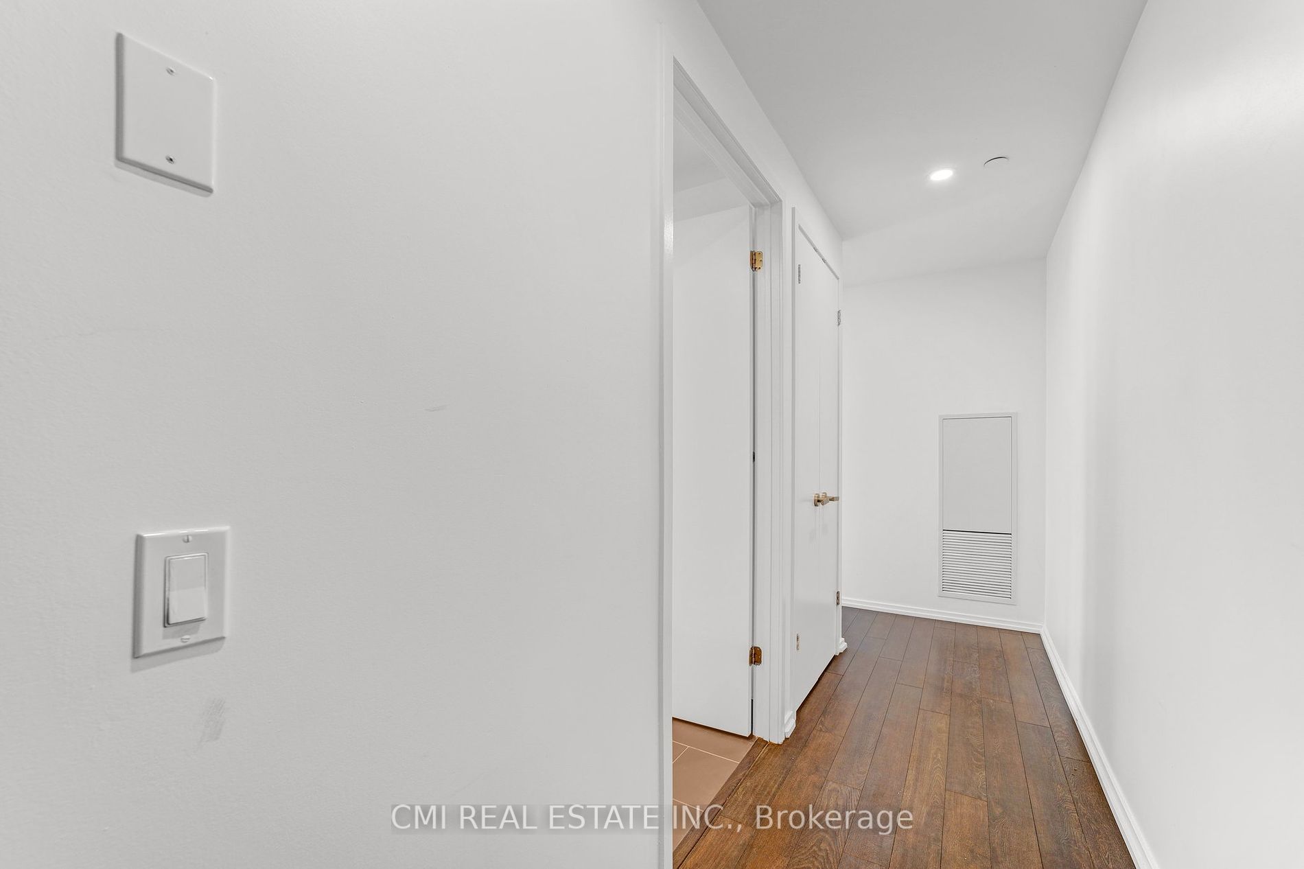197 Yonge St, #1409