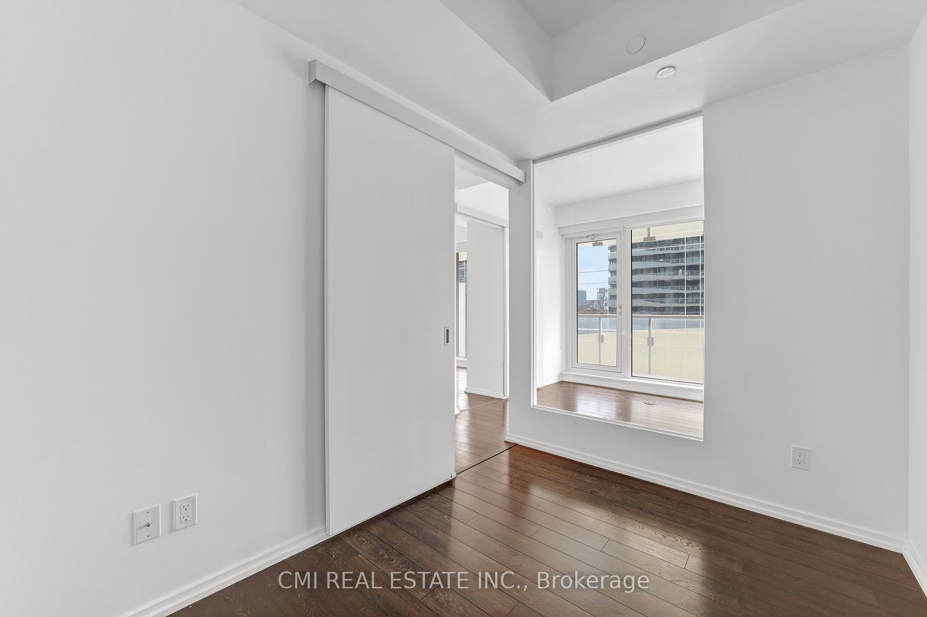 197 Yonge St, #1409