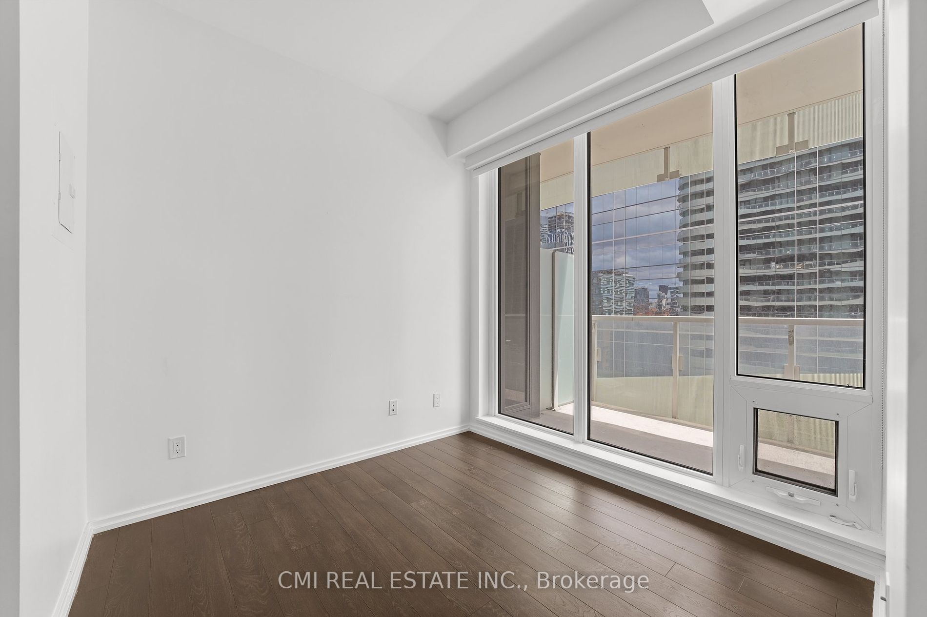 197 Yonge St, #1409