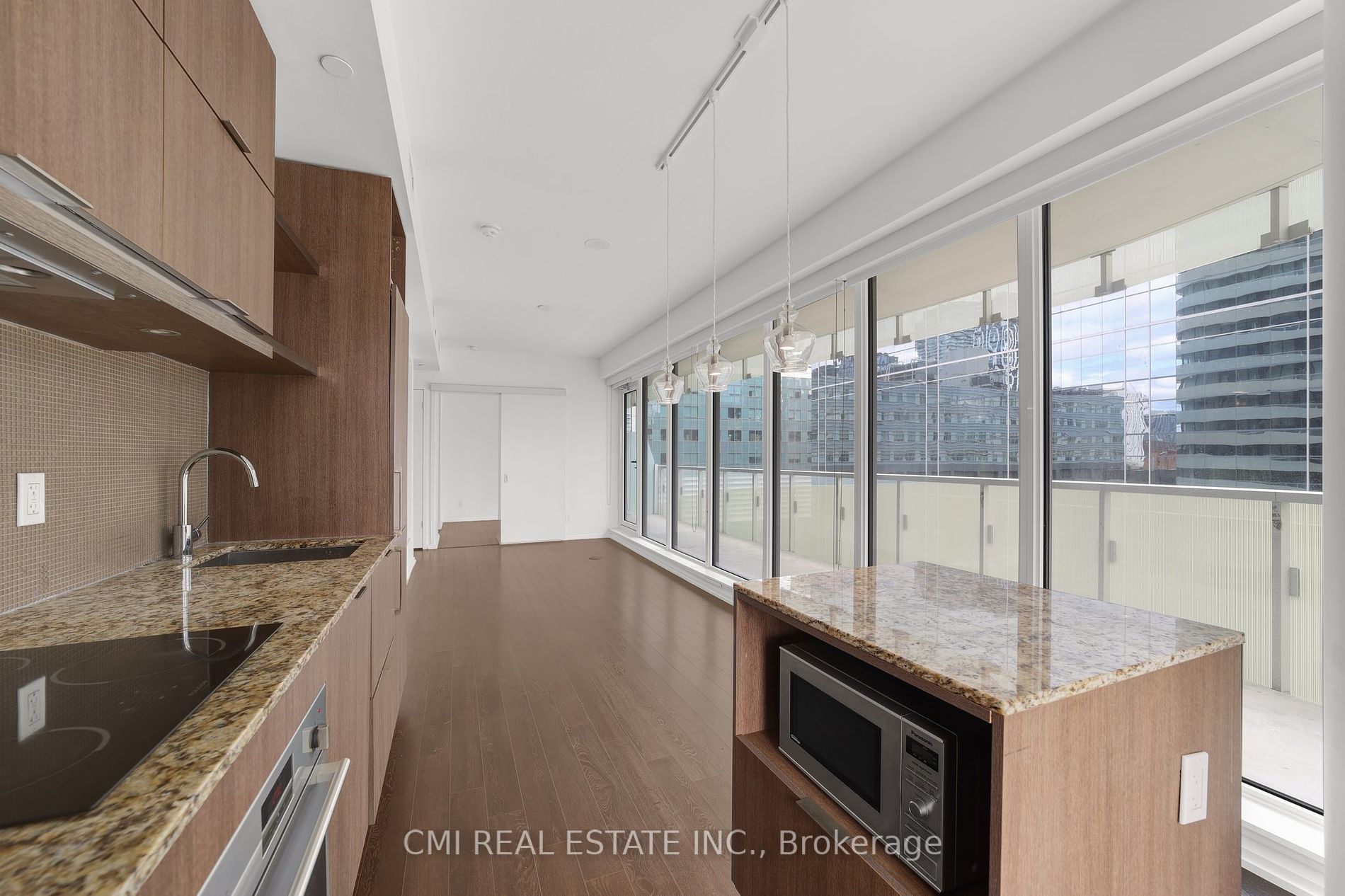 197 Yonge St, #1409