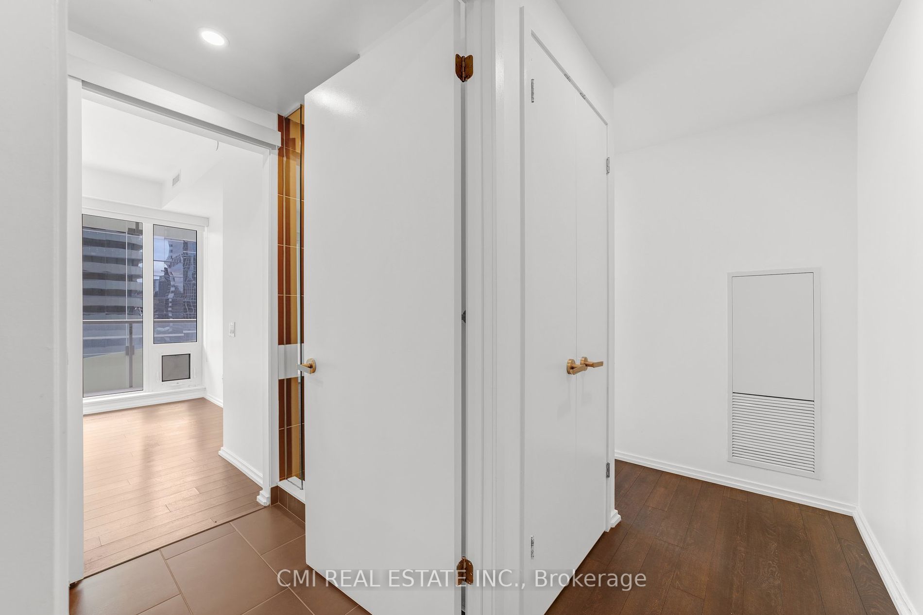197 Yonge St, #1409