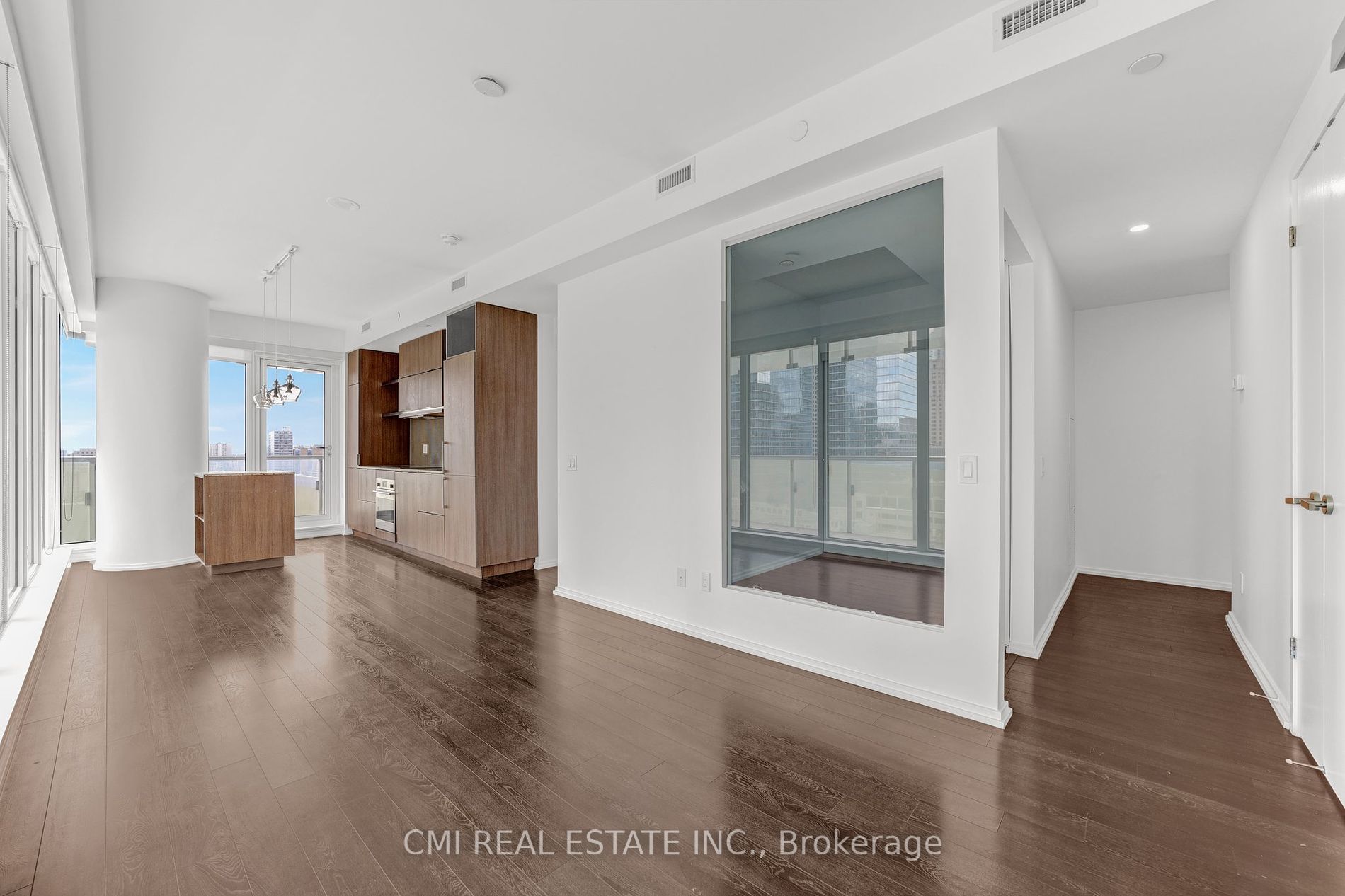 197 Yonge St, #1409