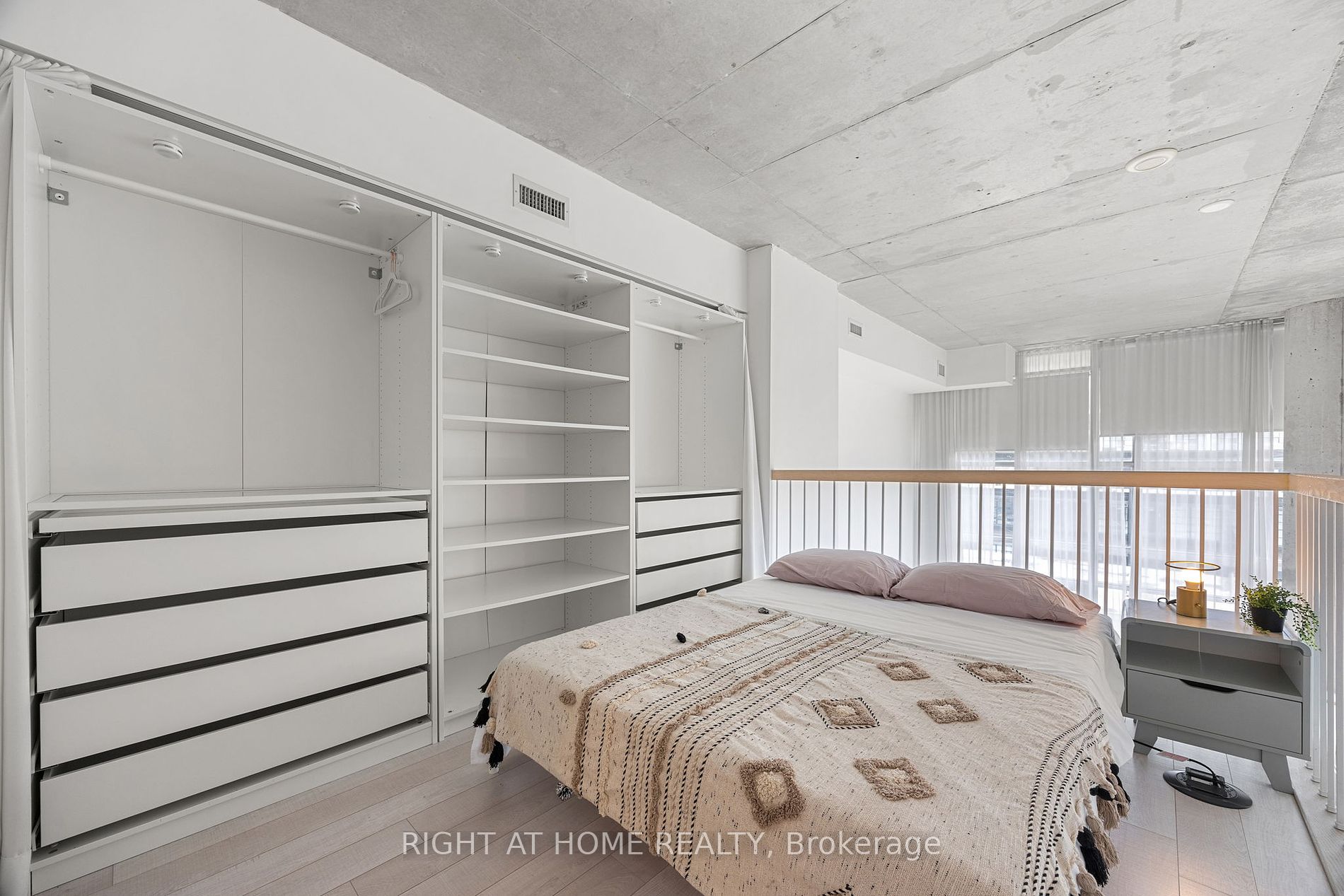 5 Hanna Avenue #426