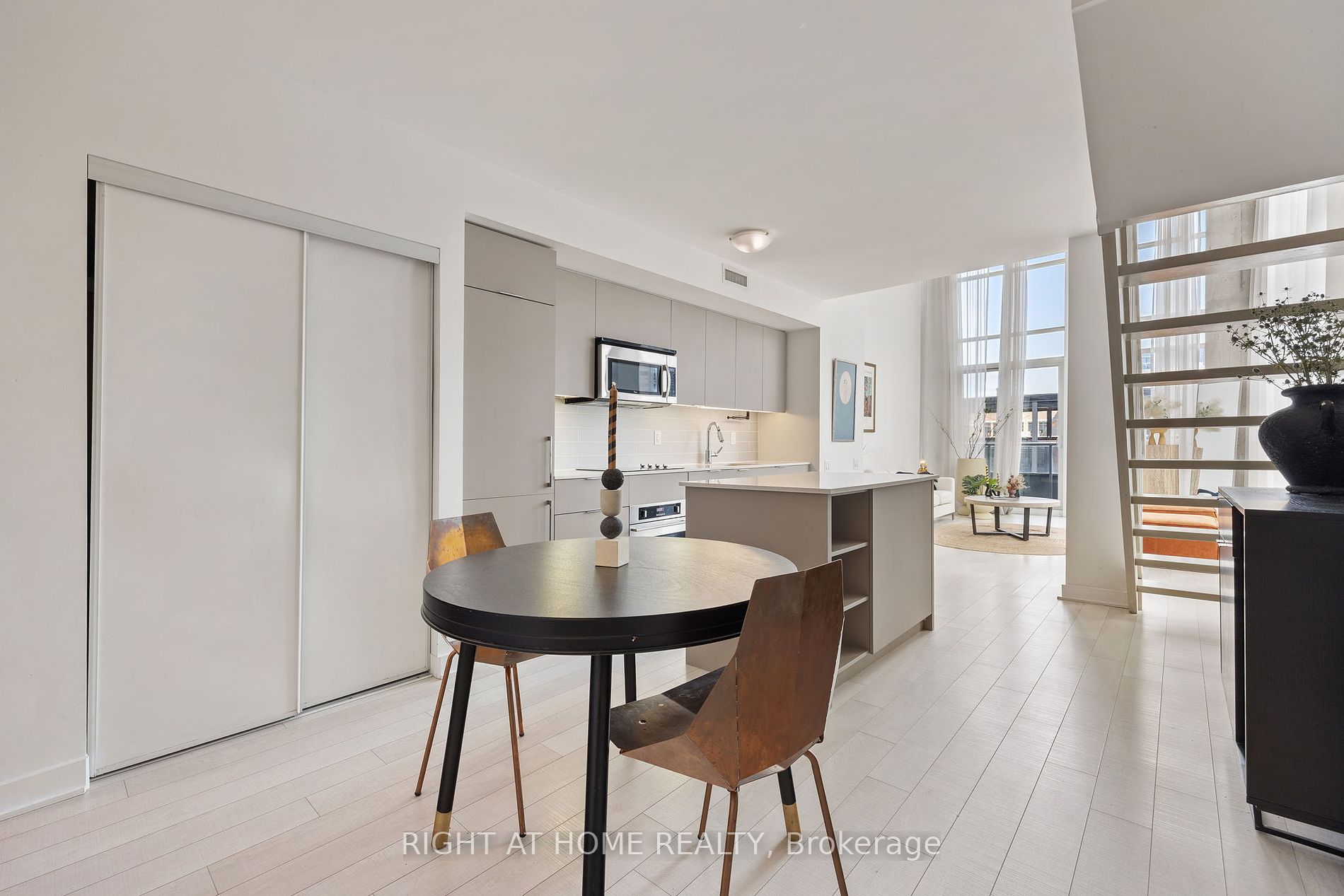 5 Hanna Avenue #426