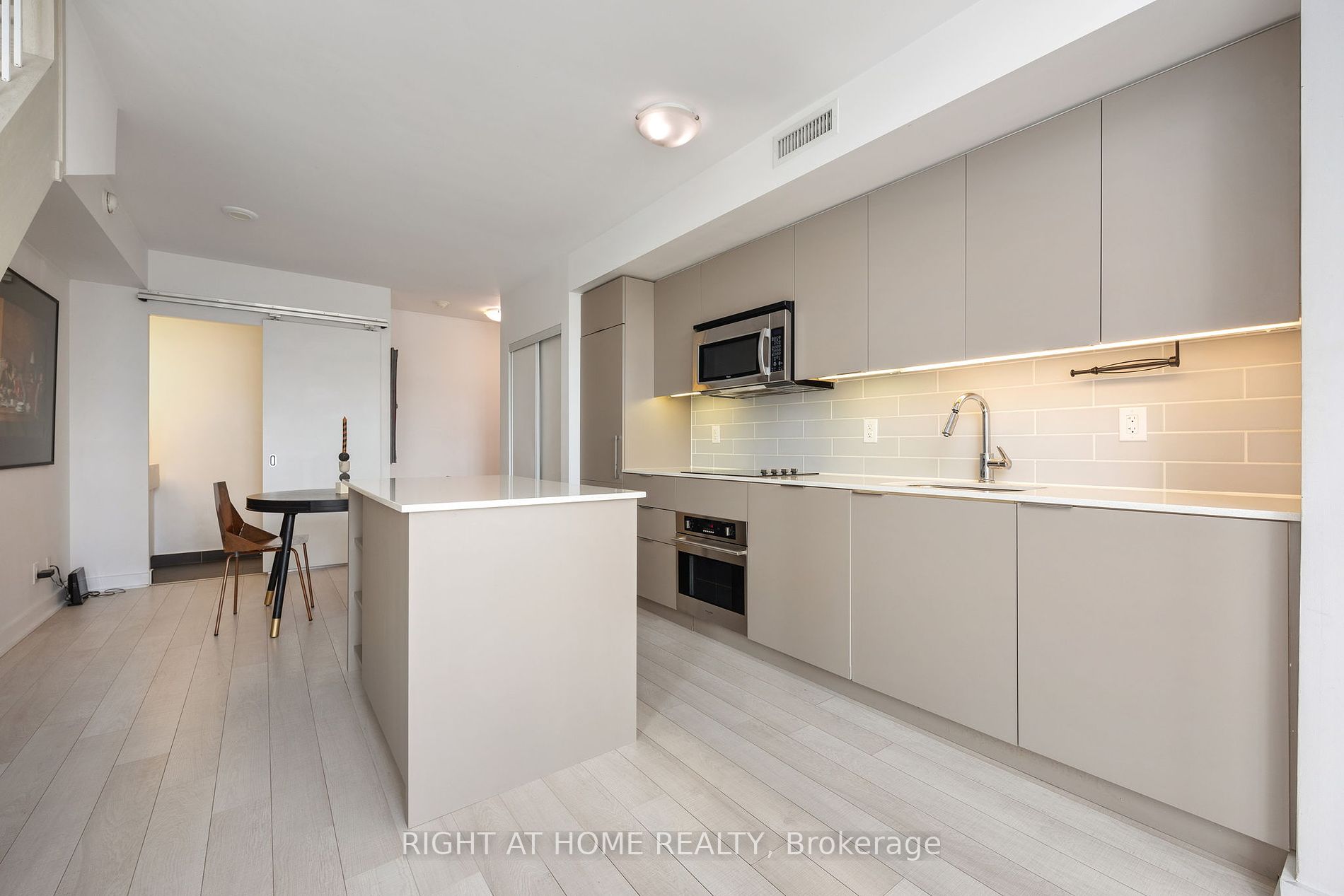 5 Hanna Avenue #426