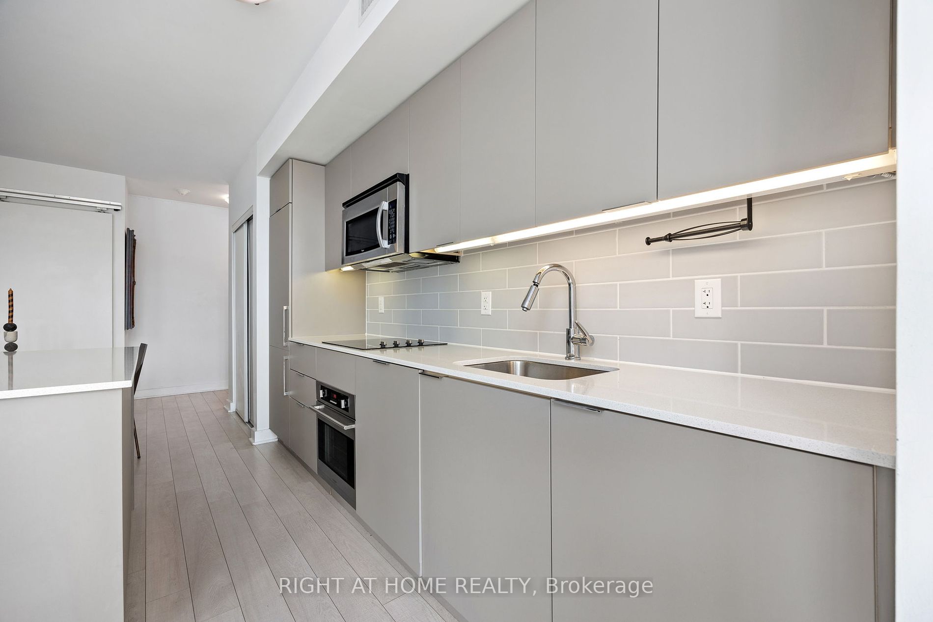 5 Hanna Avenue #426