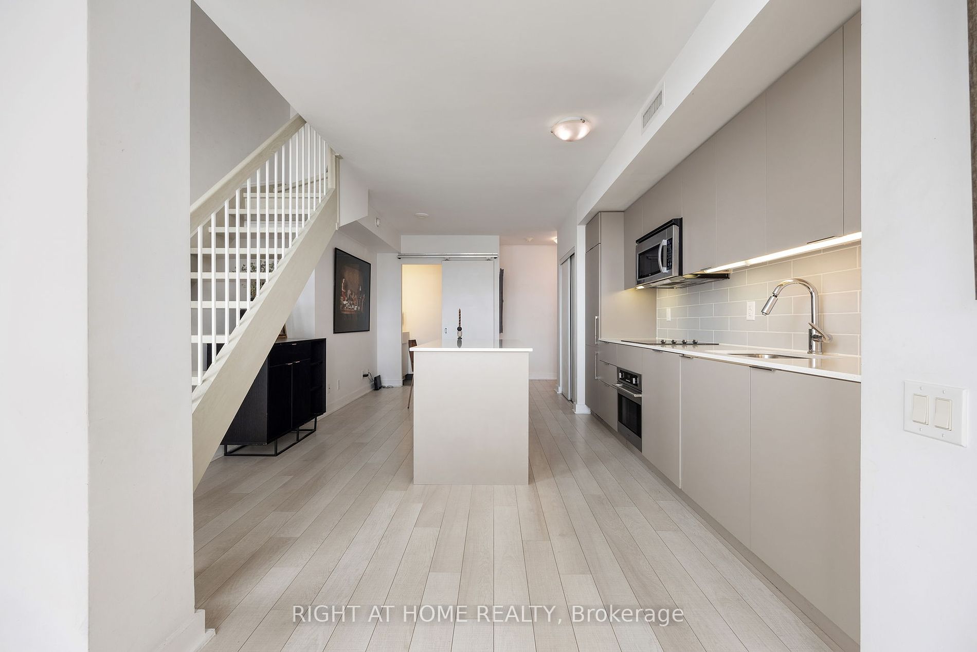 5 Hanna Avenue #426
