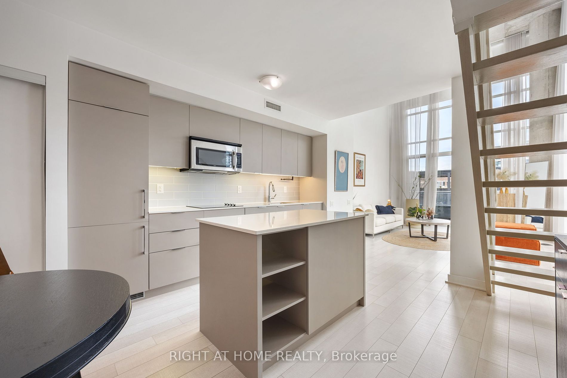 5 Hanna Avenue #426