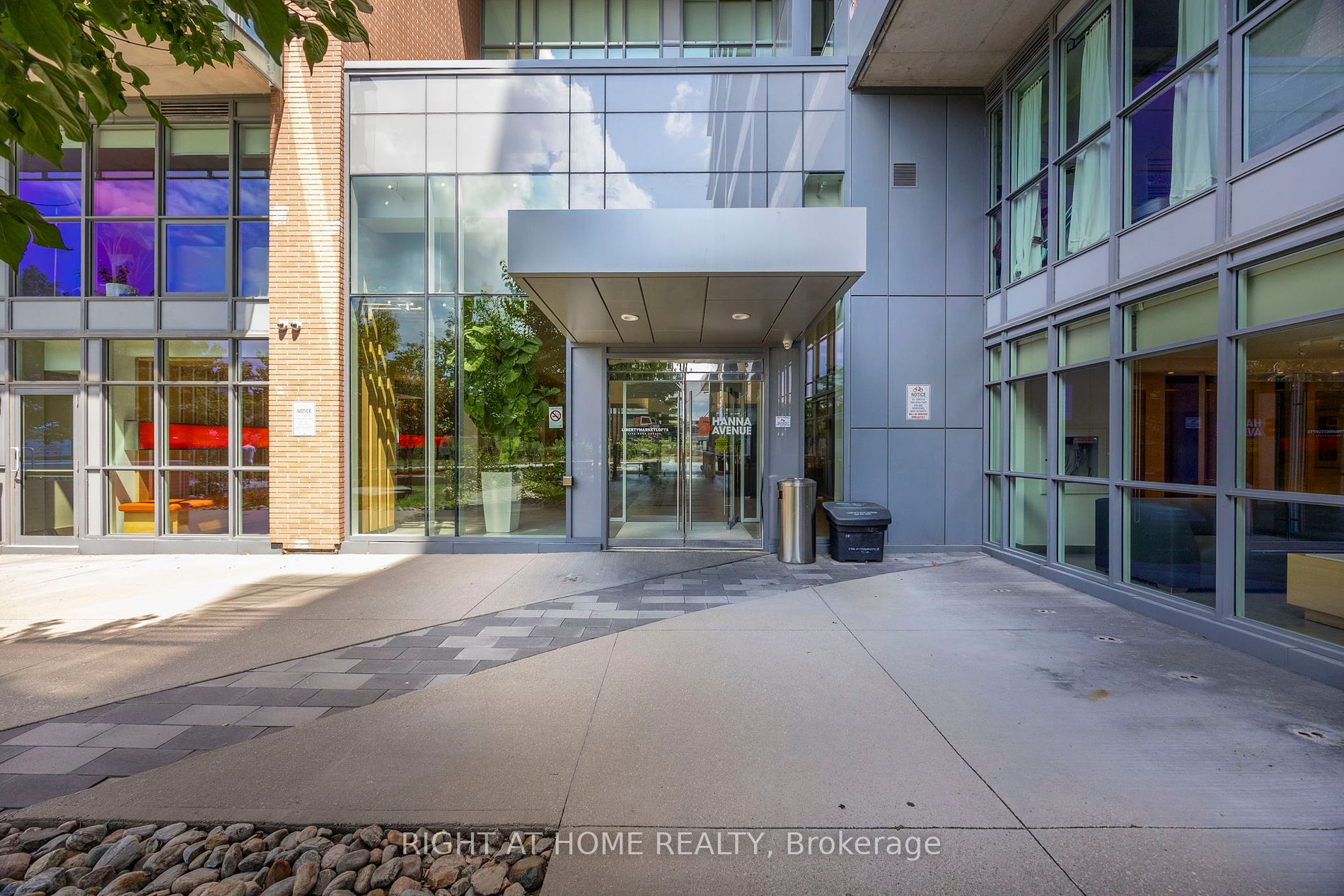 5 Hanna Avenue #426