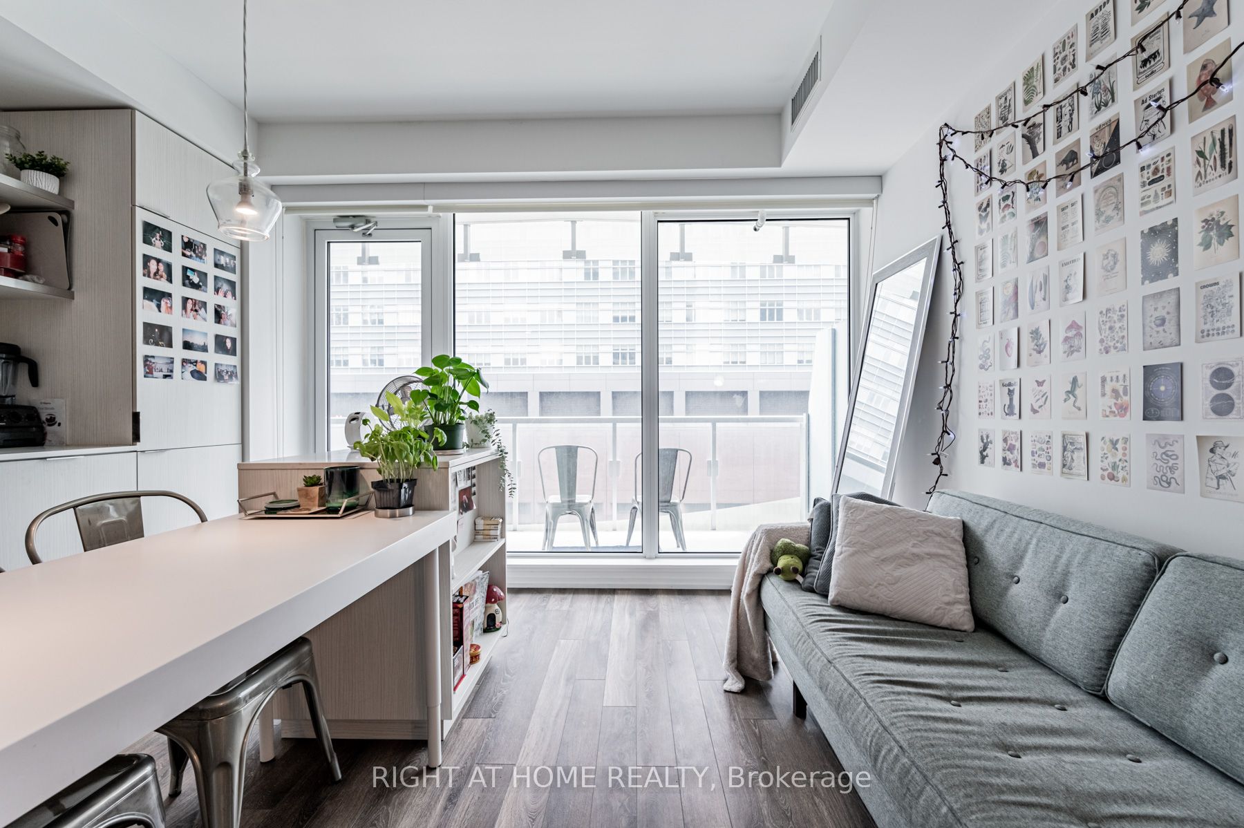 197 Yonge St, #1204