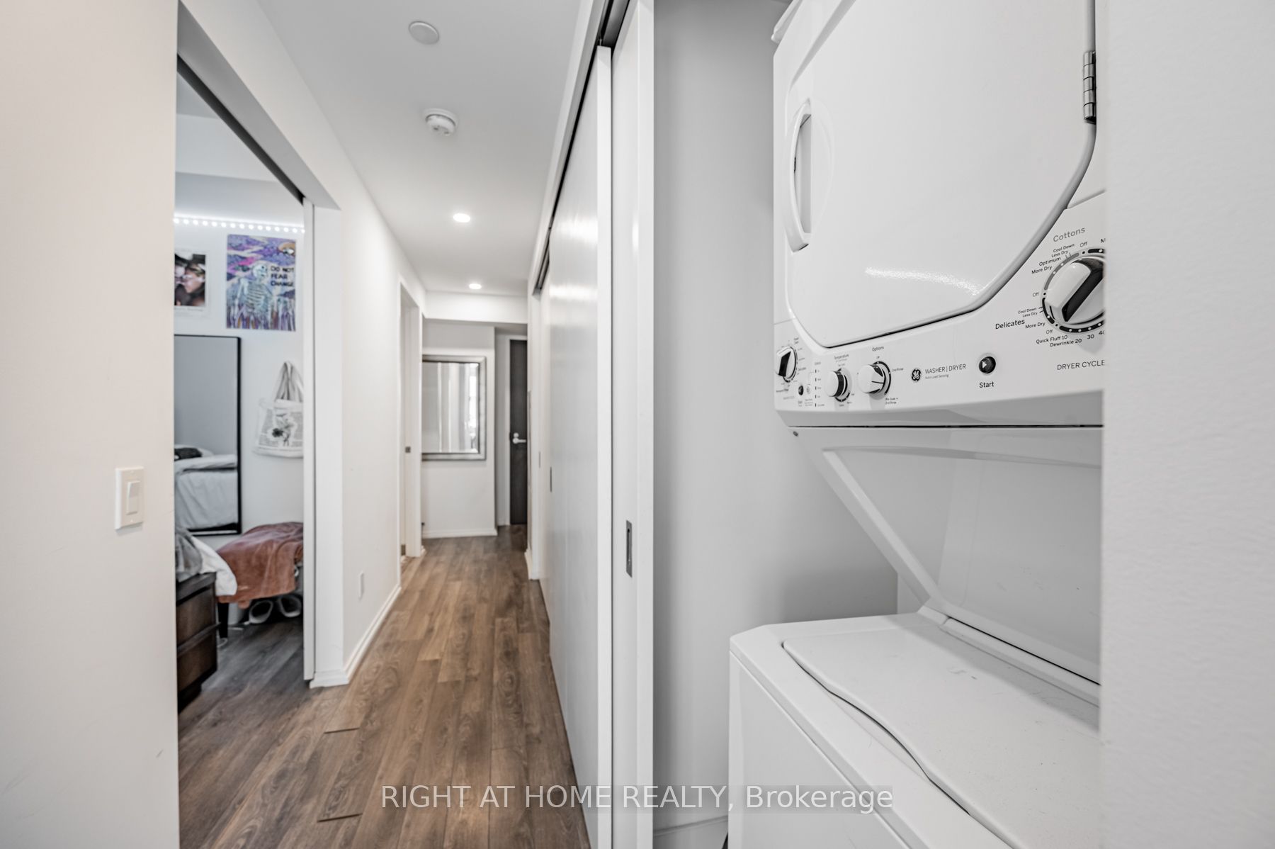 197 Yonge St, #1204