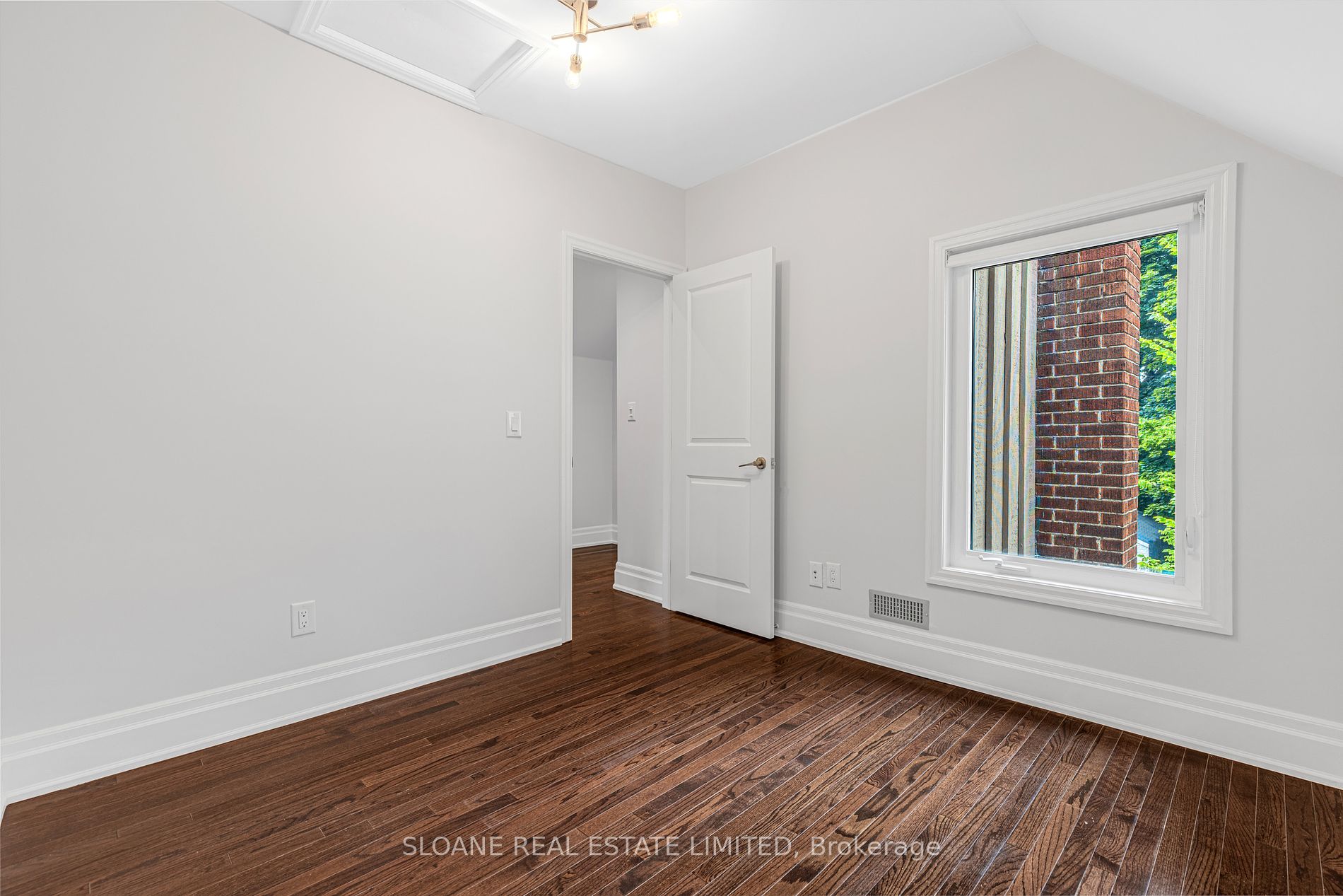 271 St Clair Avenue E