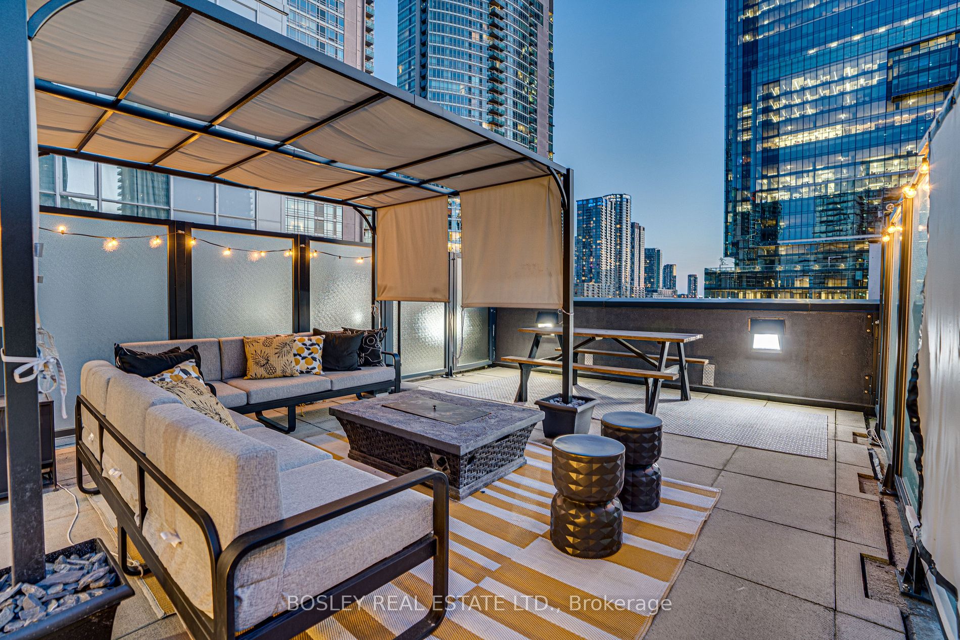 352 Front Street W, #209