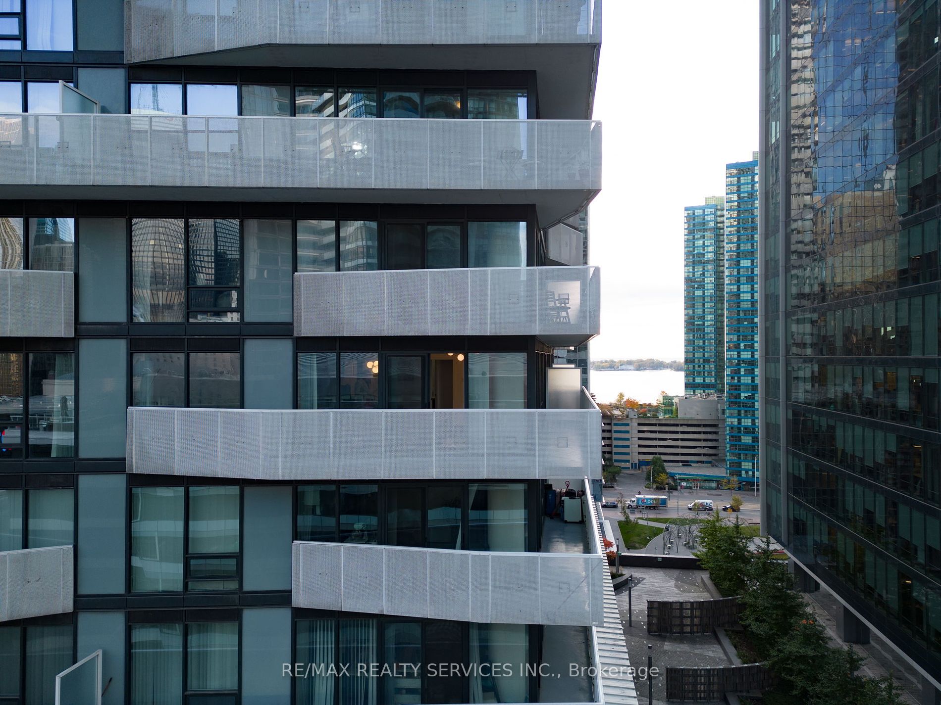 100 Harbour St, #1202