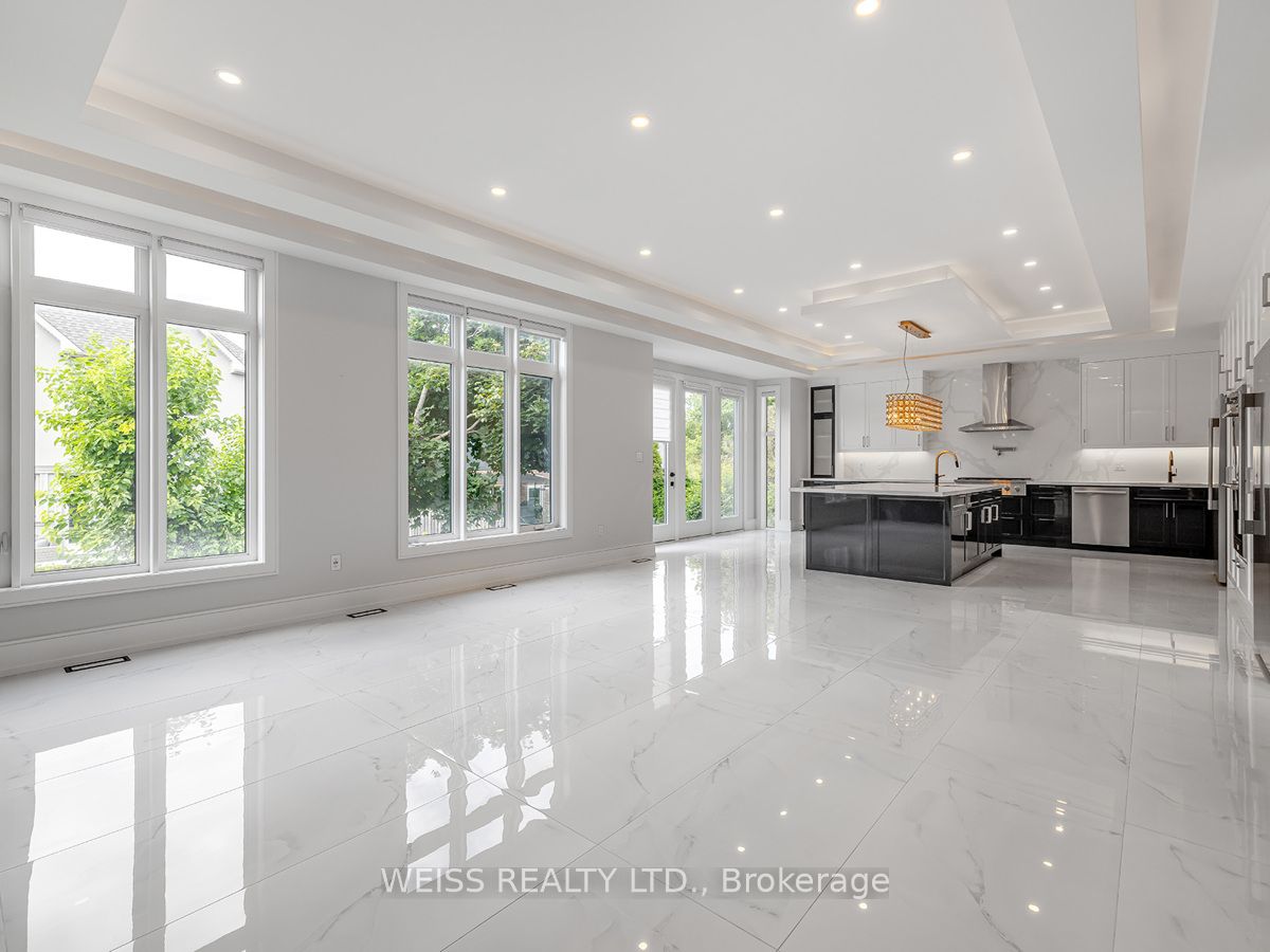 80 Charleswood Dr