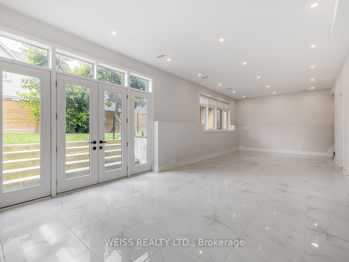 80 Charleswood Dr